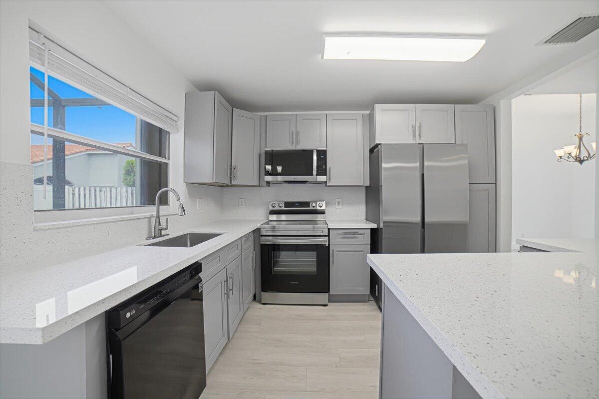 Pembroke Pines photo 4