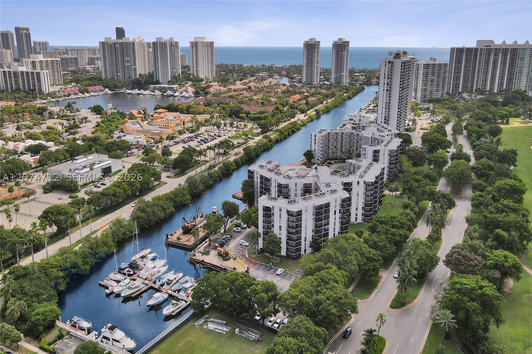 Aventura photo 2