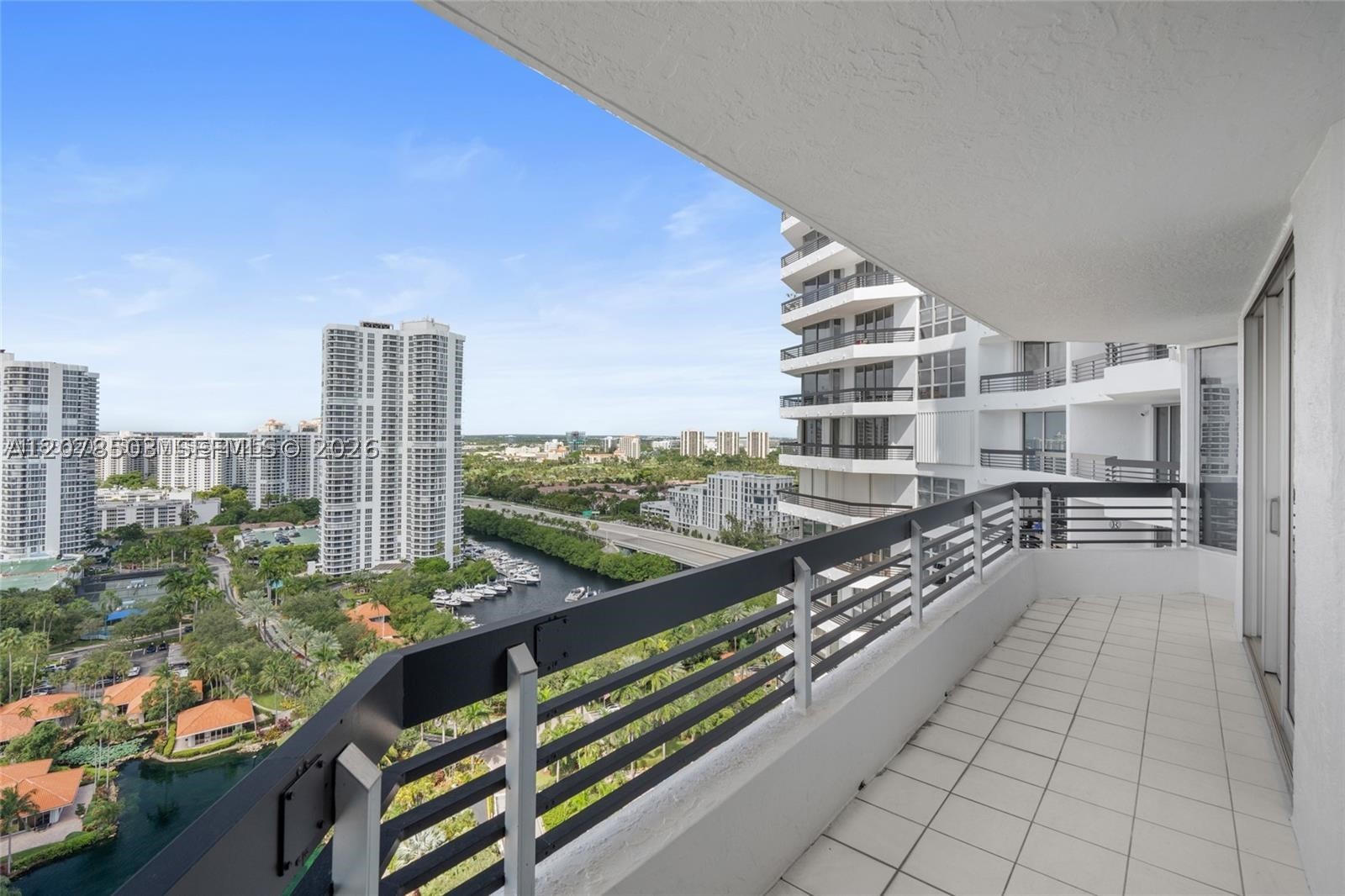 Aventura photo 2