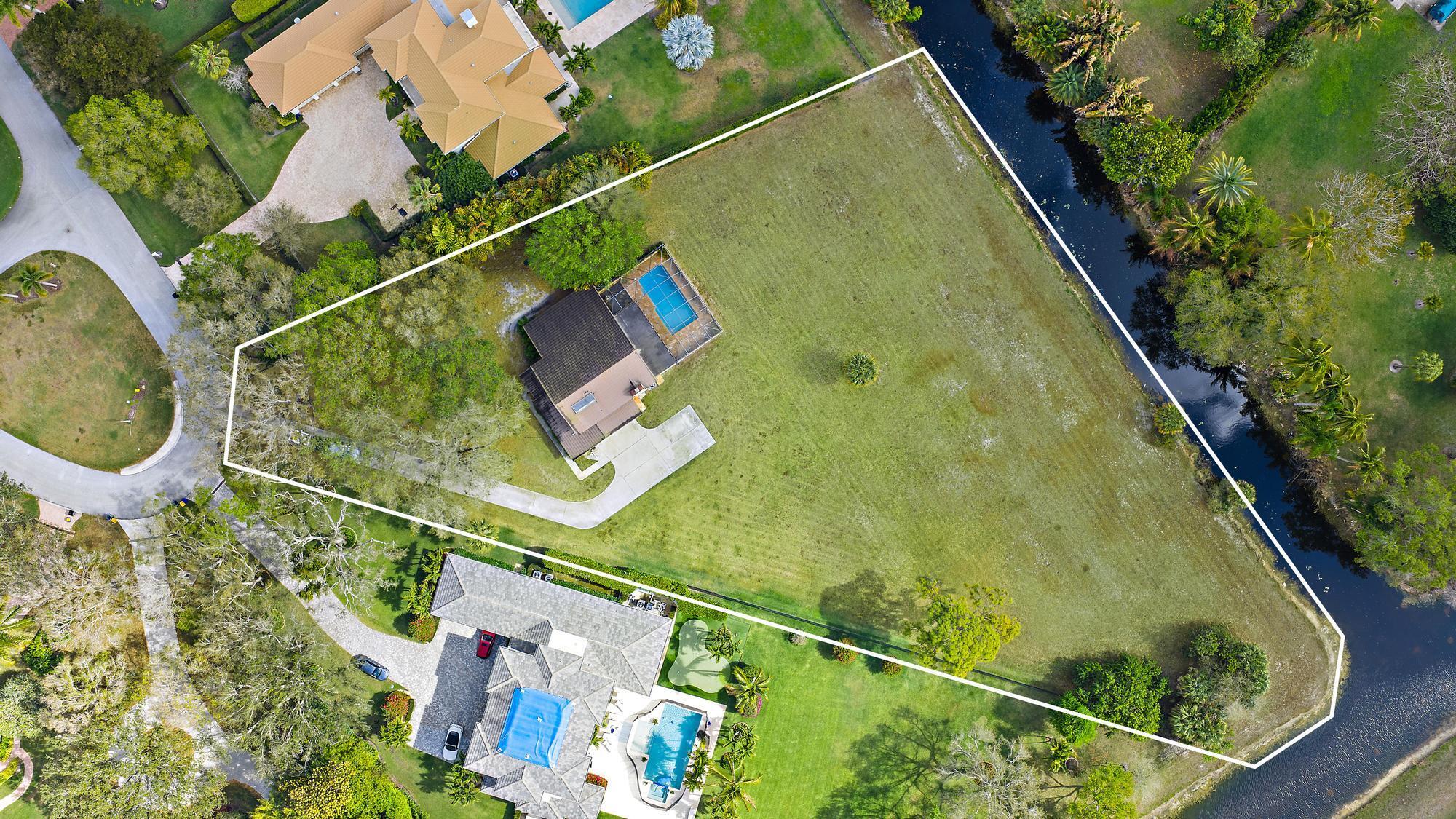Palm Beach Gardens photo 1