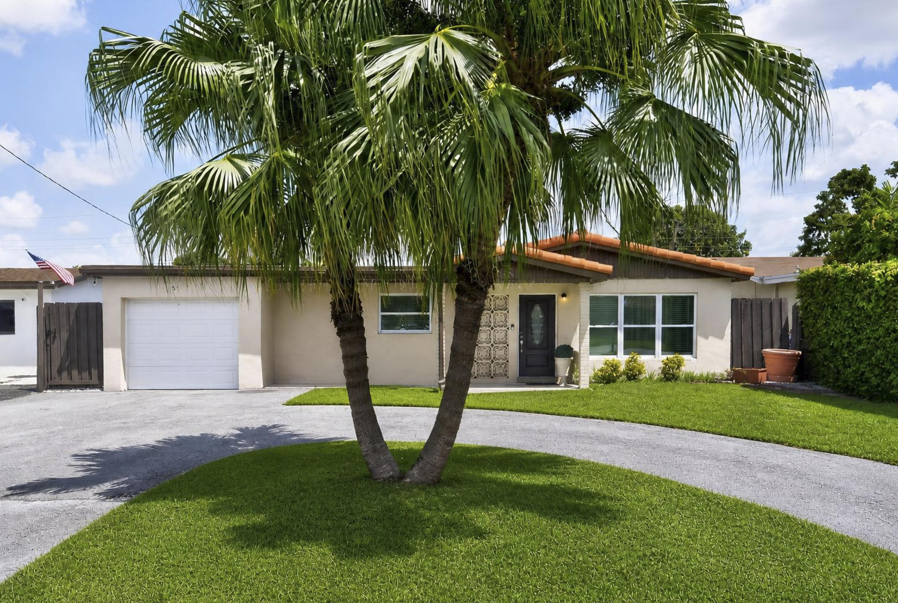 Miramar photo 1