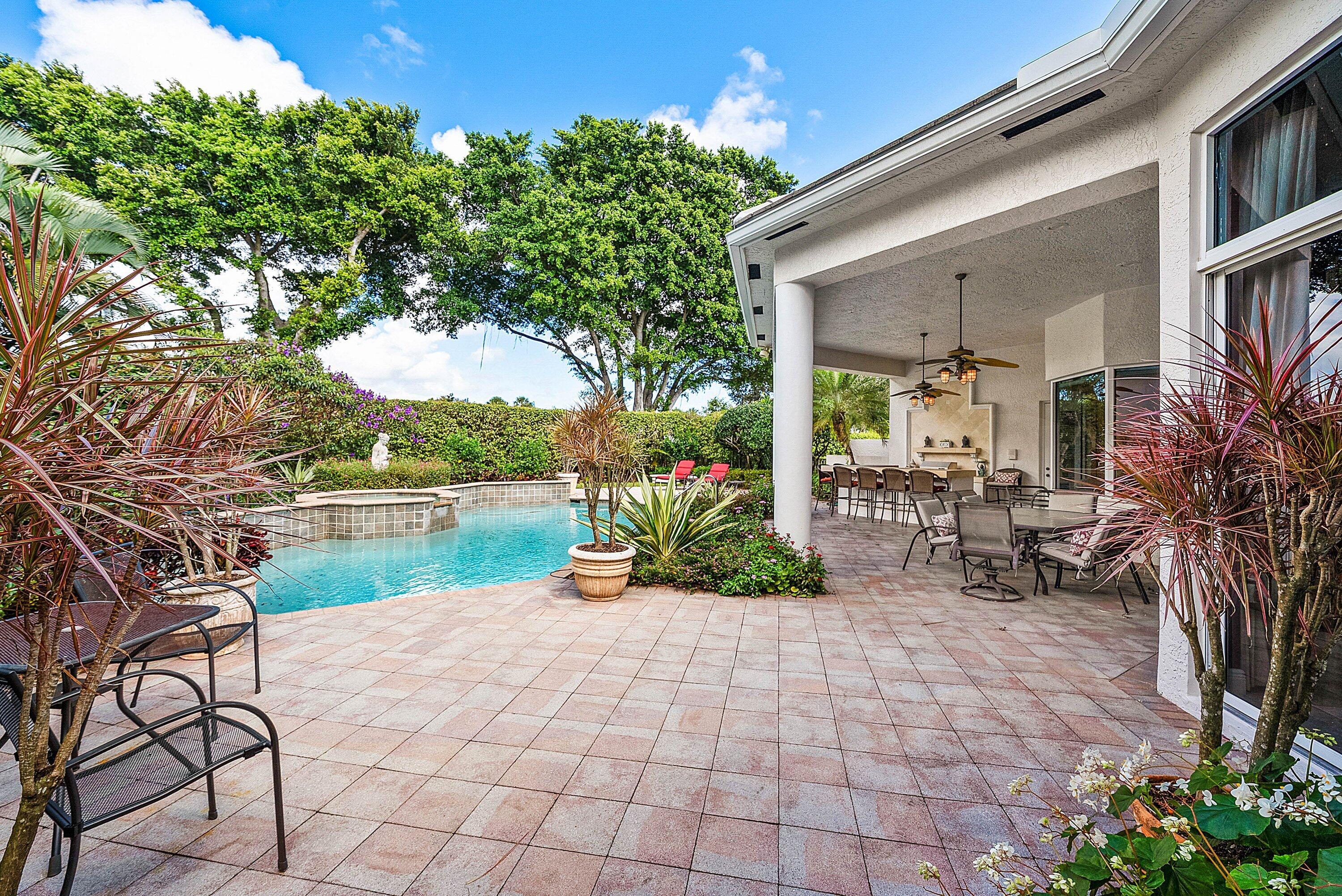 Palm Beach Gardens photo 2