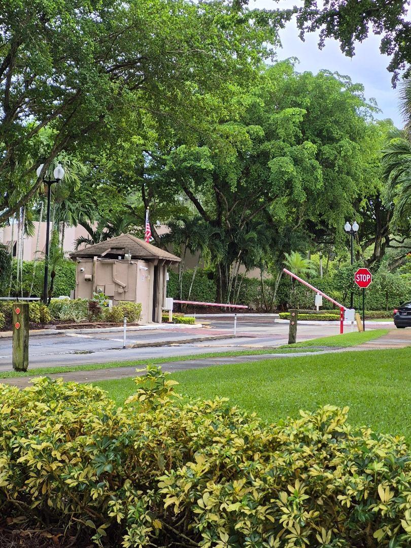 Pembroke Pines photo 4