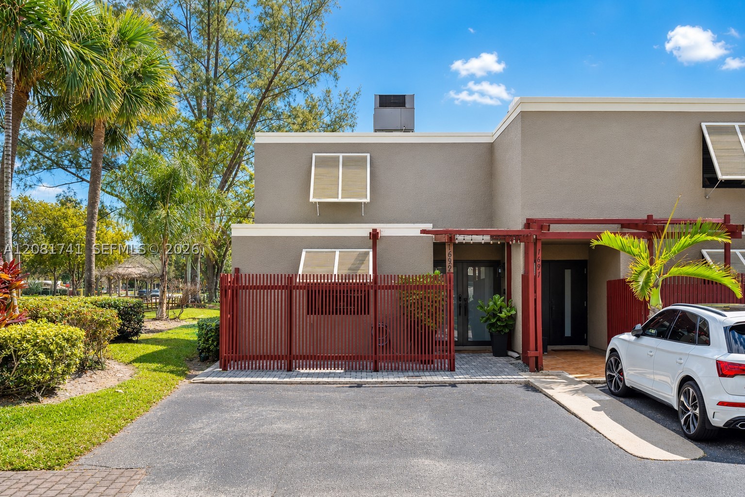 Pembroke Pines photo 2