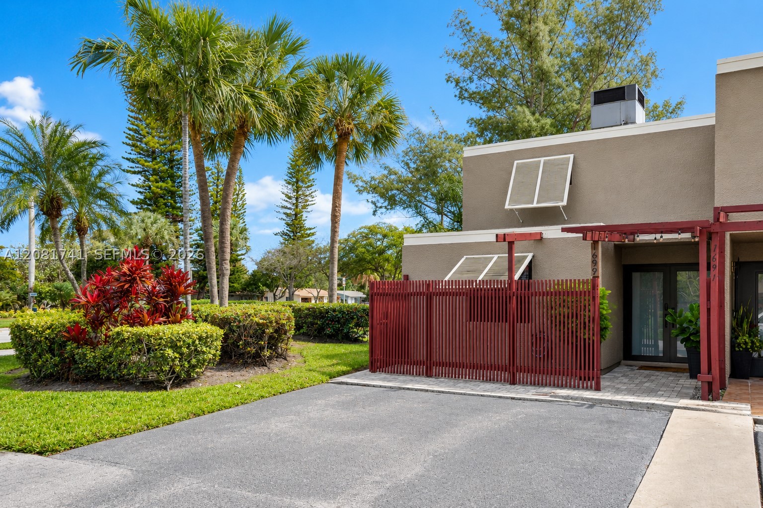 Pembroke Pines photo 3