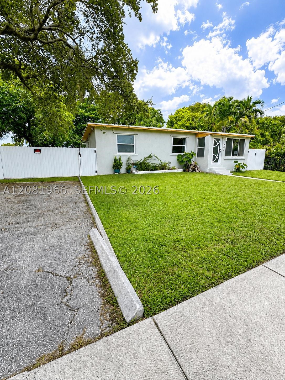 Hallandale Beach photo 3