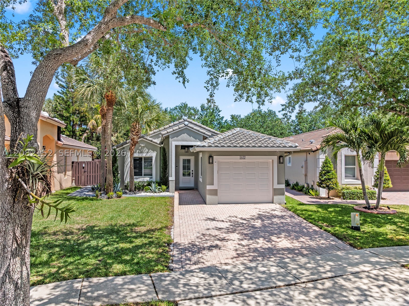 Pembroke Pines photo 1