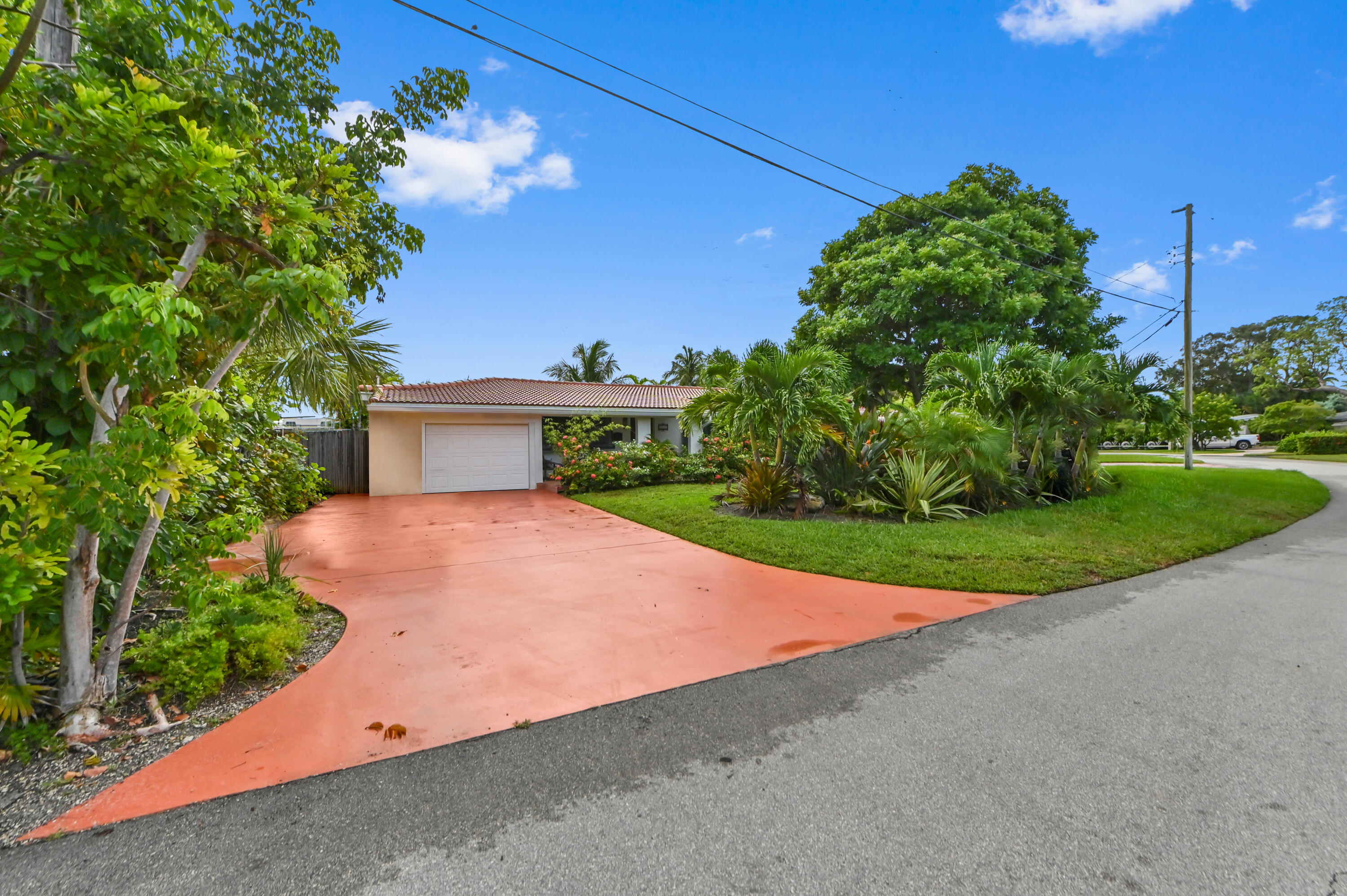 Wilton Manors photo 2