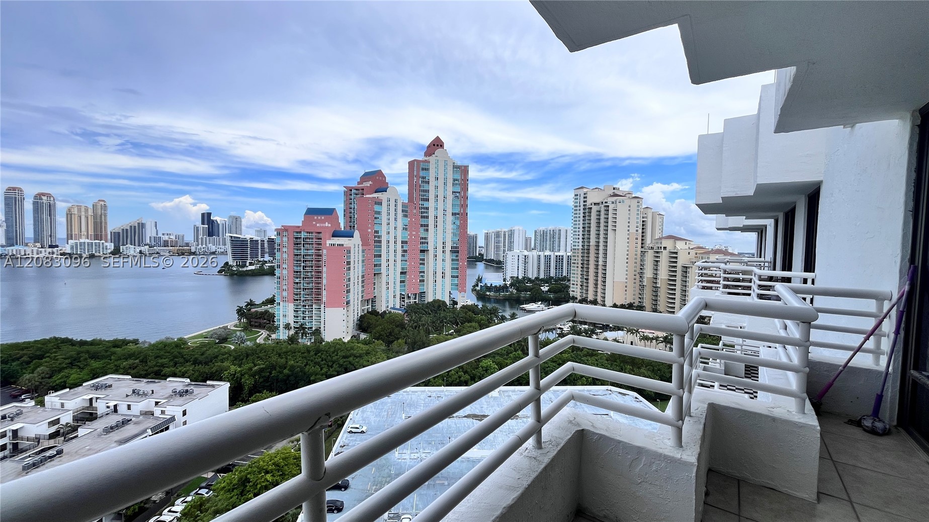 Aventura photo 2
