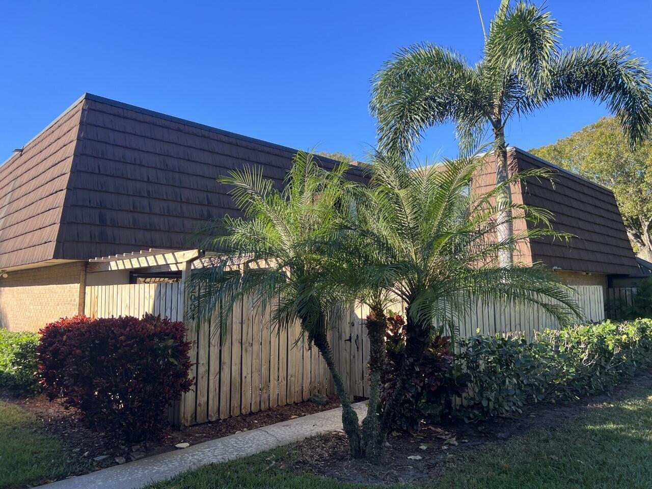 Palm Beach Gardens photo 2