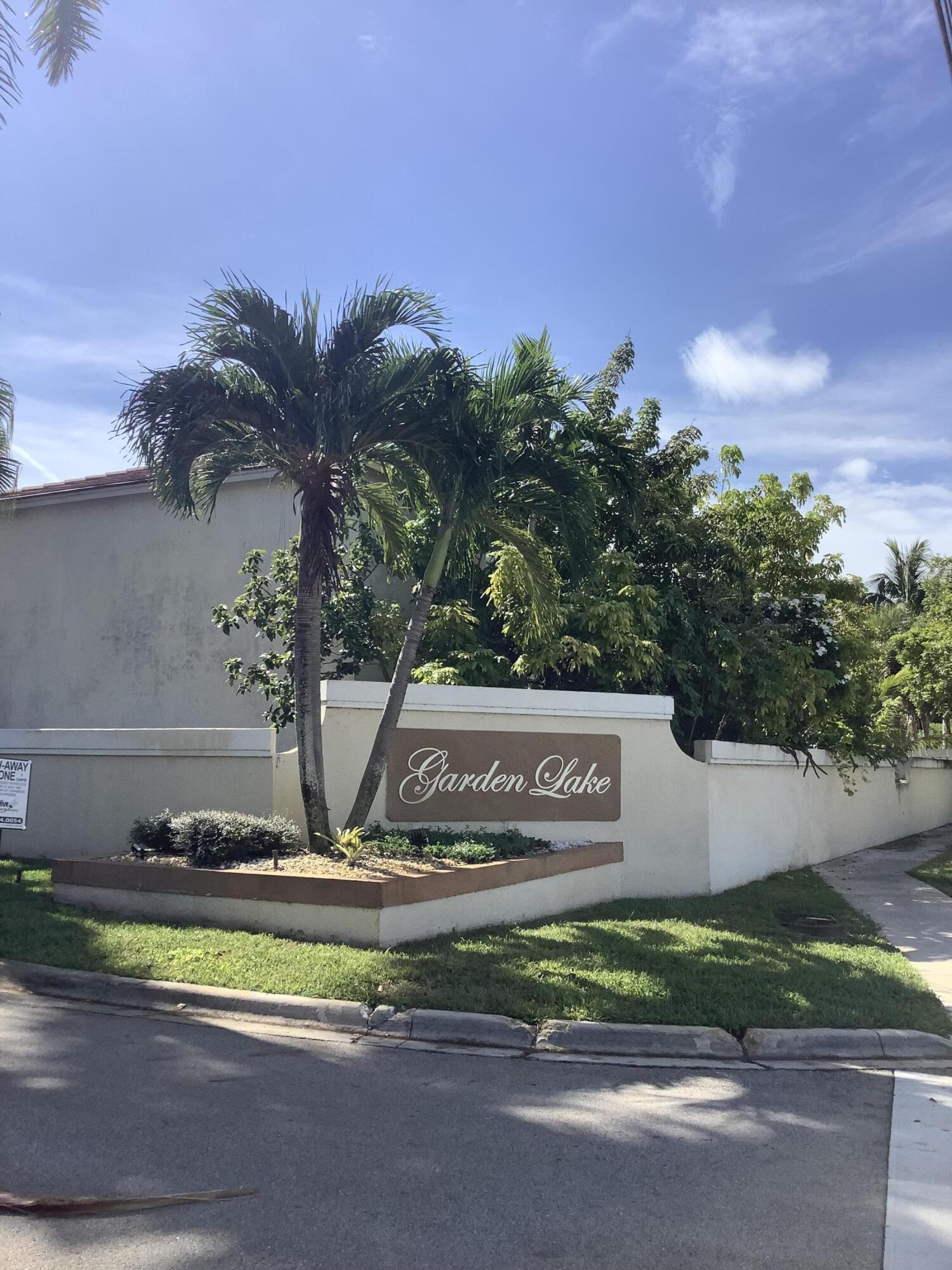 Pembroke Pines photo 1