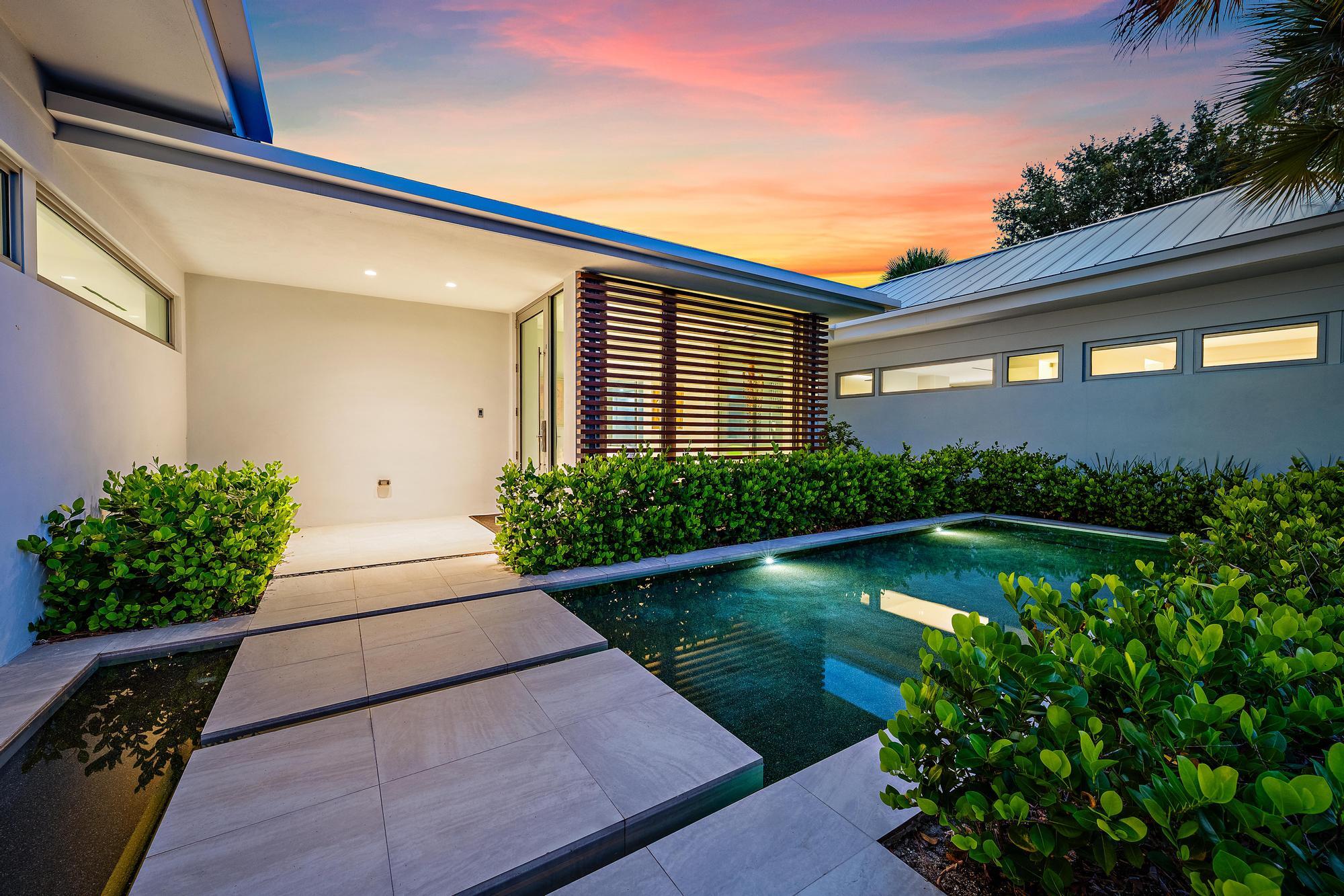 Palm Beach Gardens photo 1