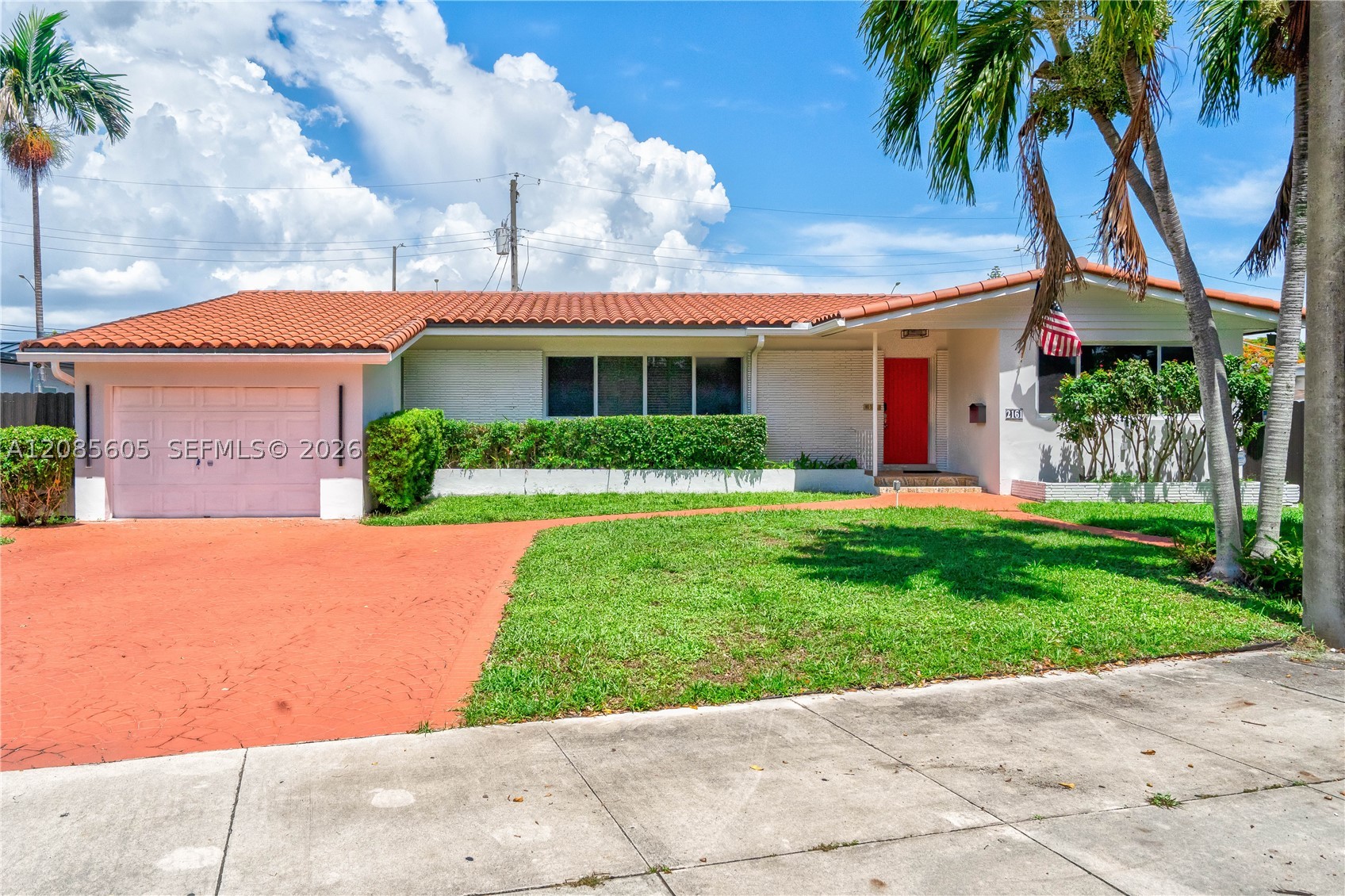 North Miami Beach photo 2