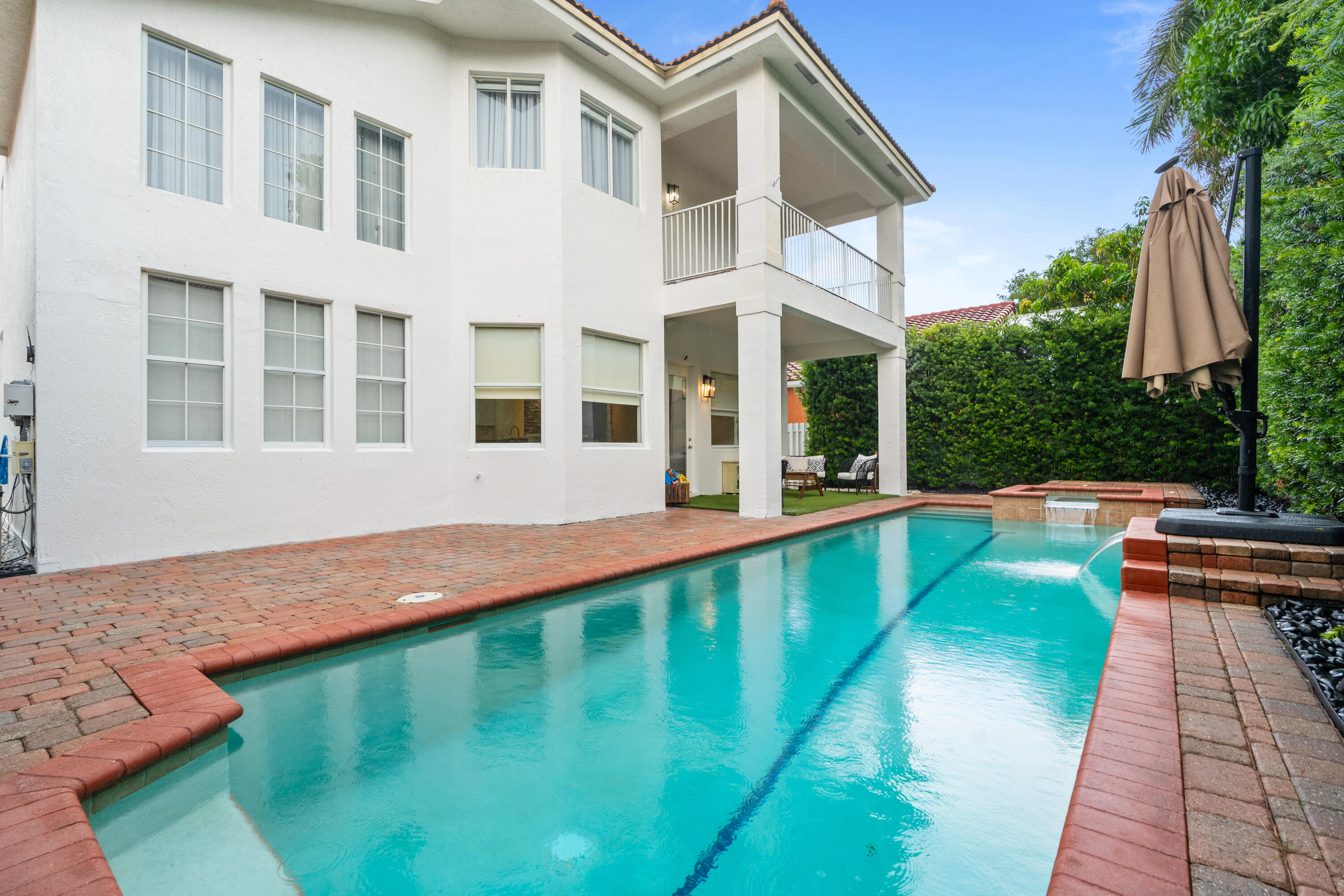Pembroke Pines photo 2