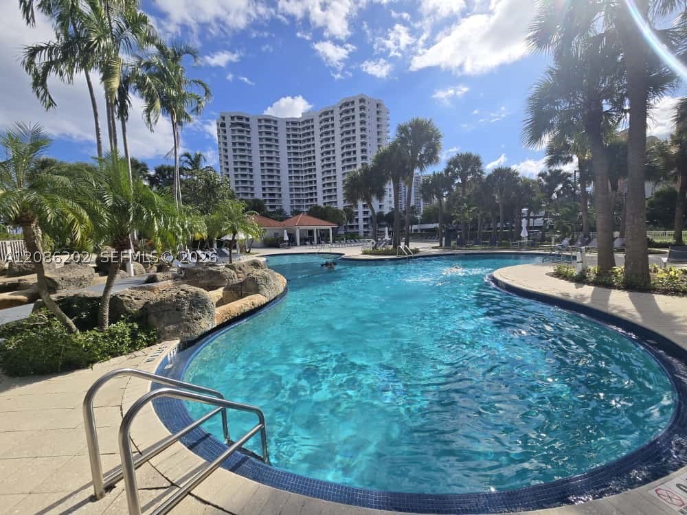 Aventura photo 2