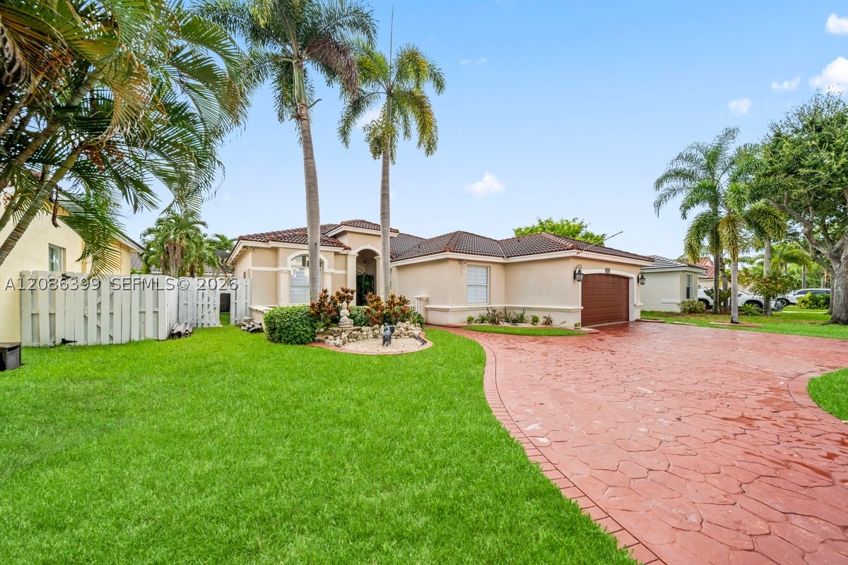 Pembroke Pines photo 2