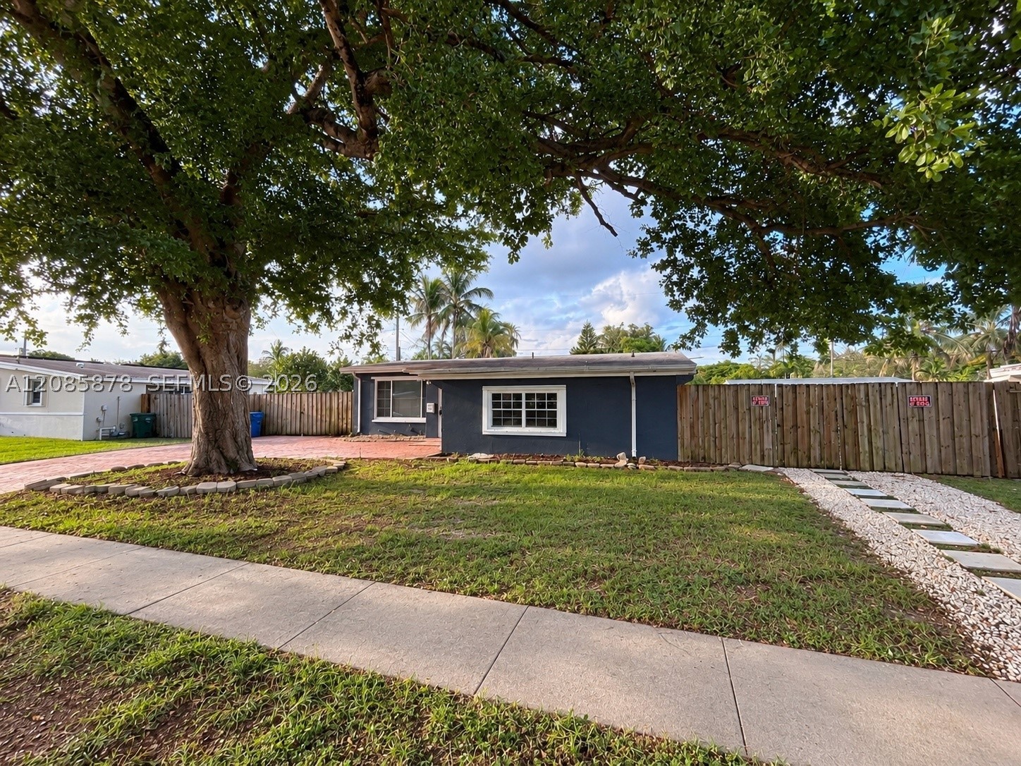 Pembroke Pines photo 2