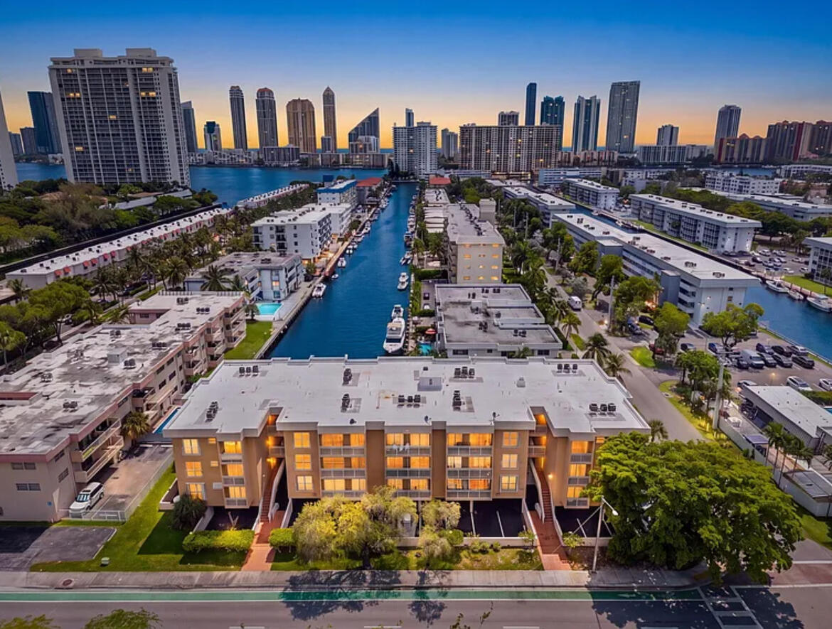 North Miami Beach photo 2