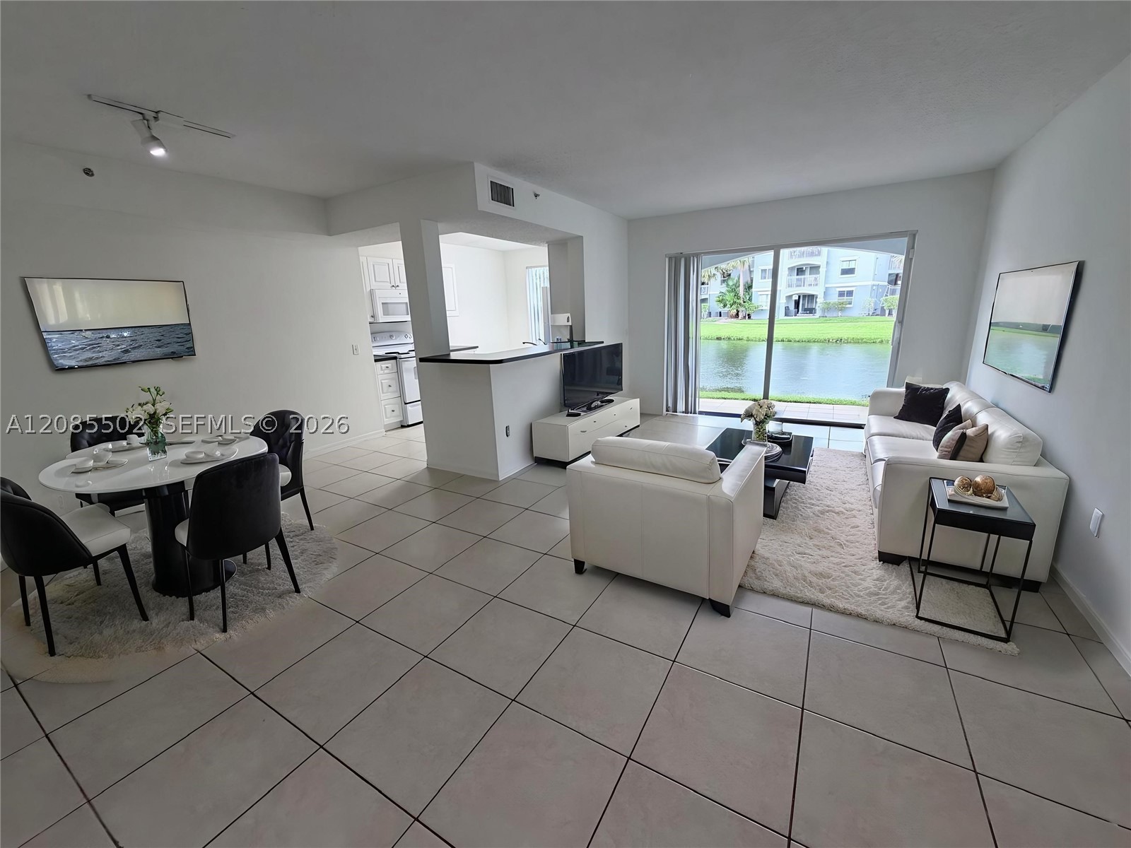 Pembroke Pines photo 2