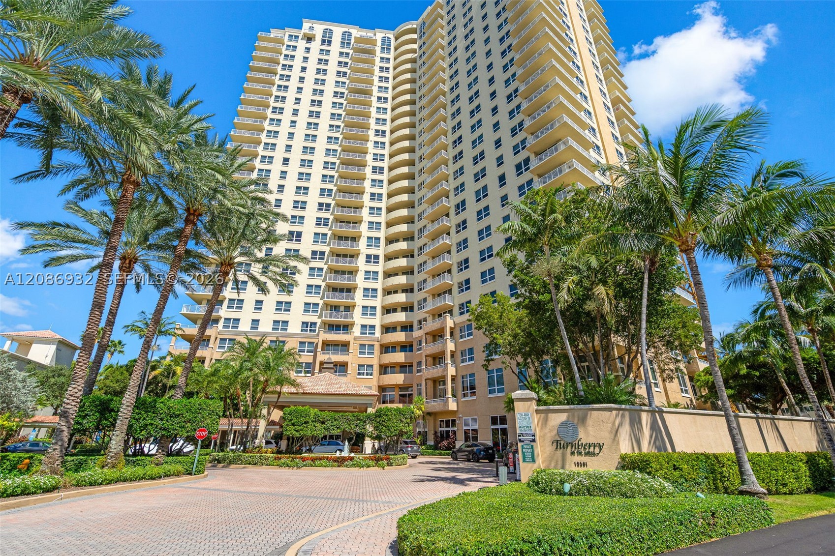 Aventura photo 2