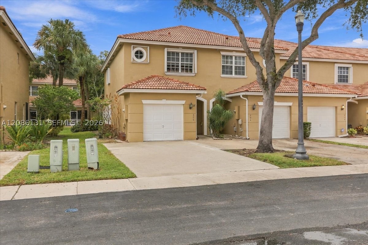 Pembroke Pines photo 2