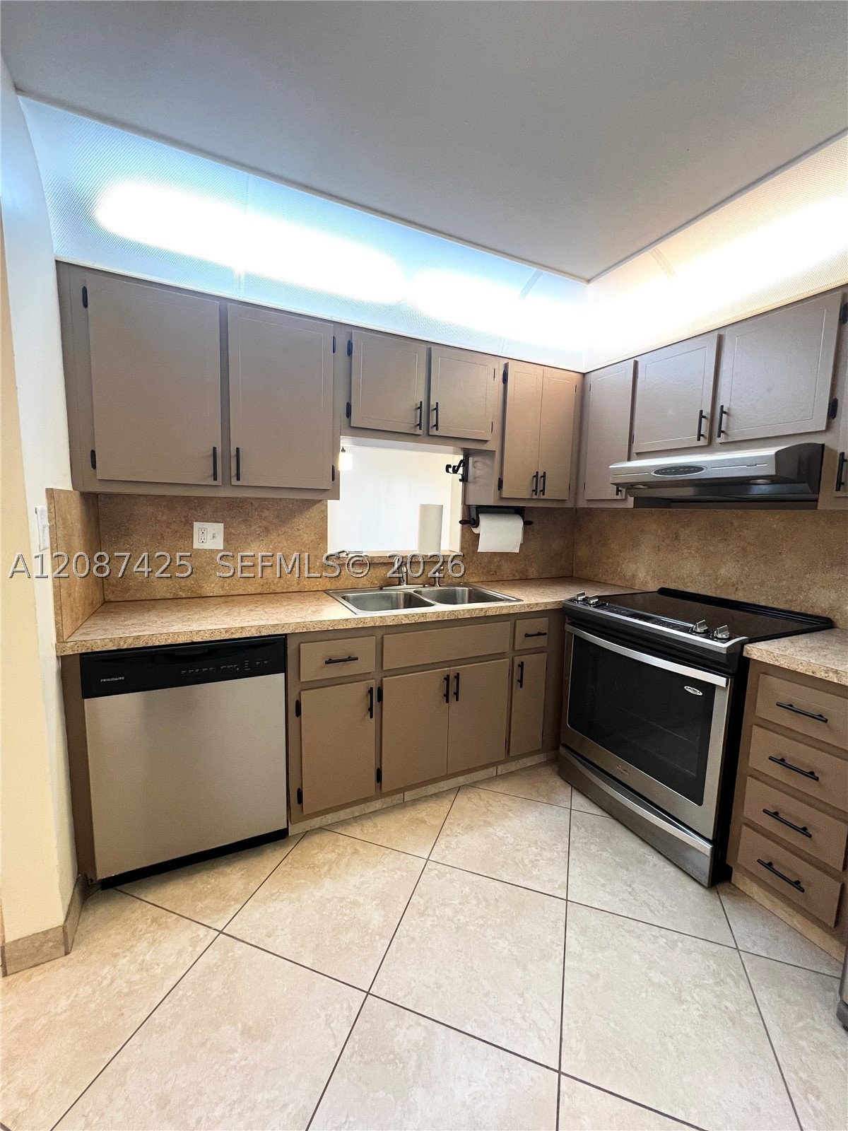 North Miami photo 3