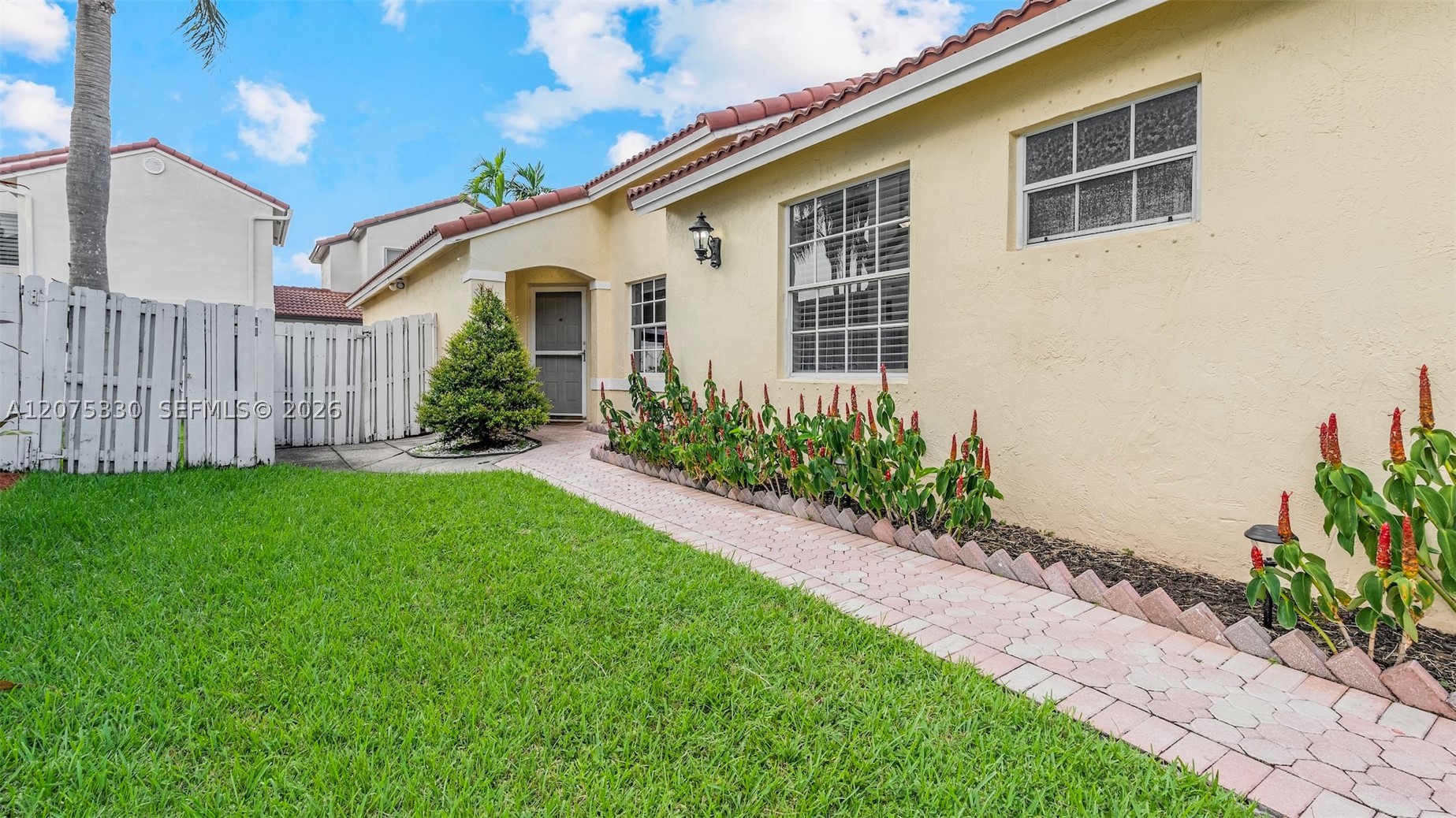 Pembroke Pines photo 2