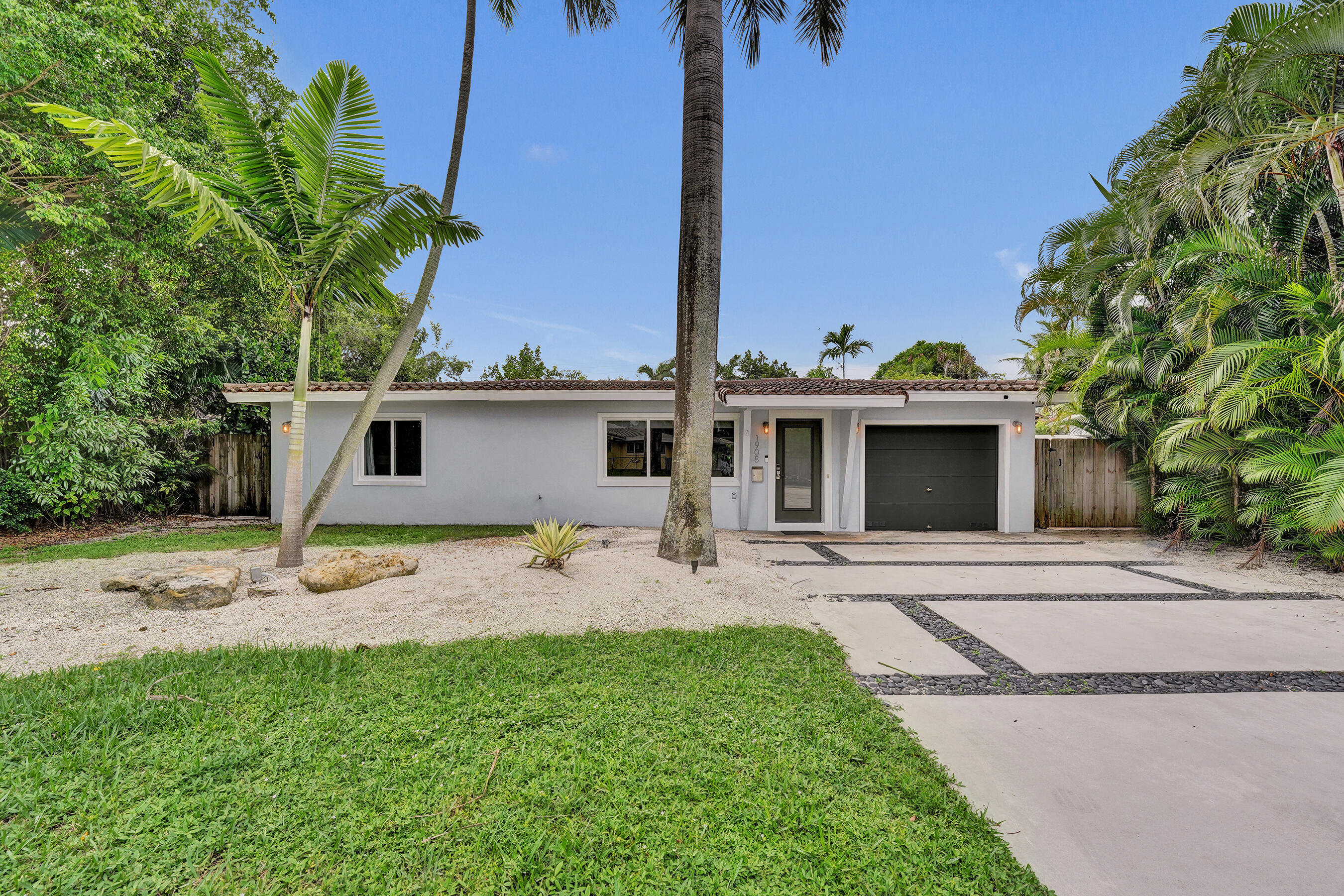 Wilton Manors photo 2