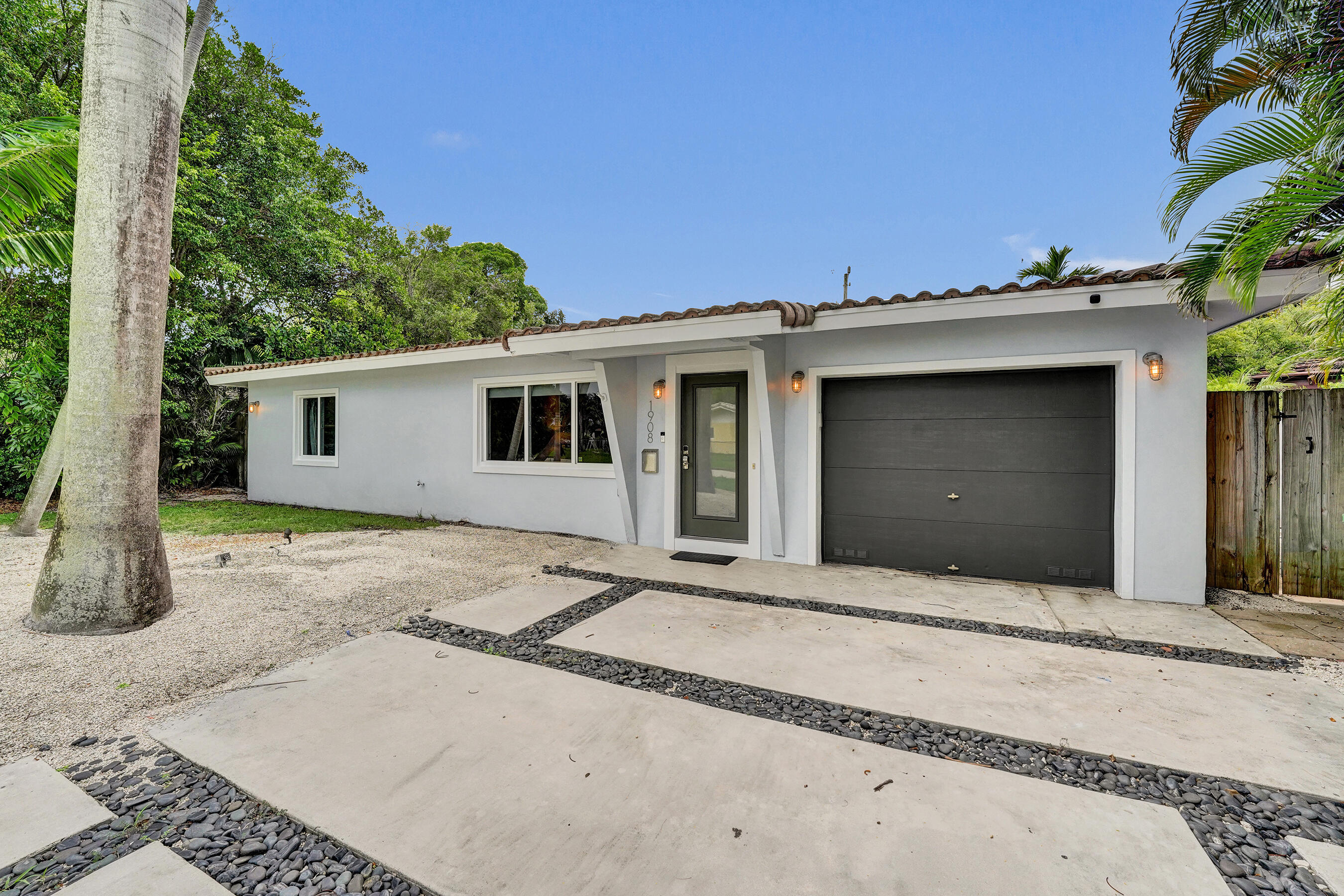 Wilton Manors photo 4