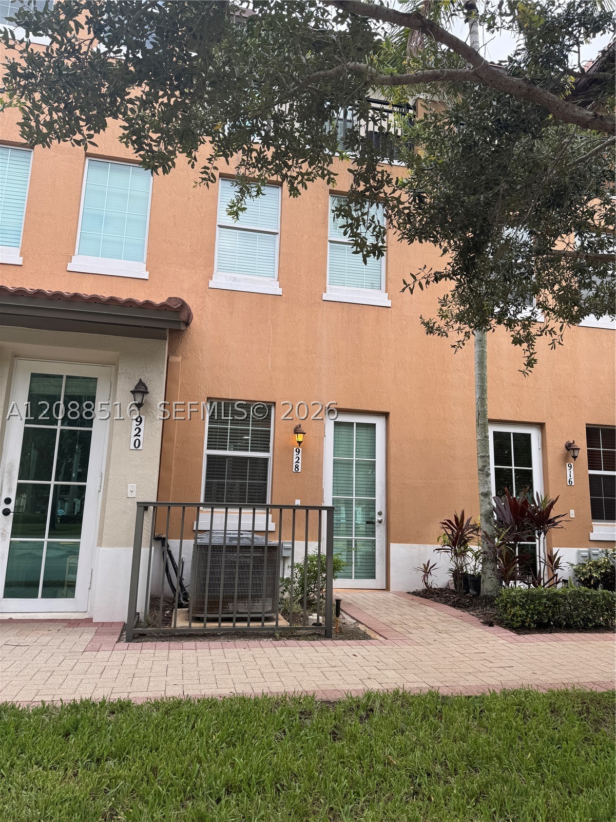 Pembroke Pines photo 2