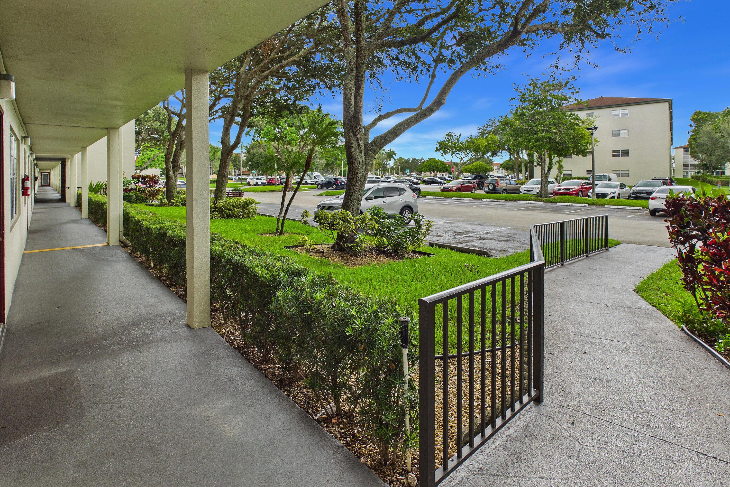 Pembroke Pines photo 2