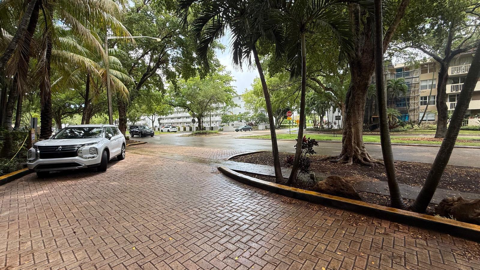 North Miami photo 3