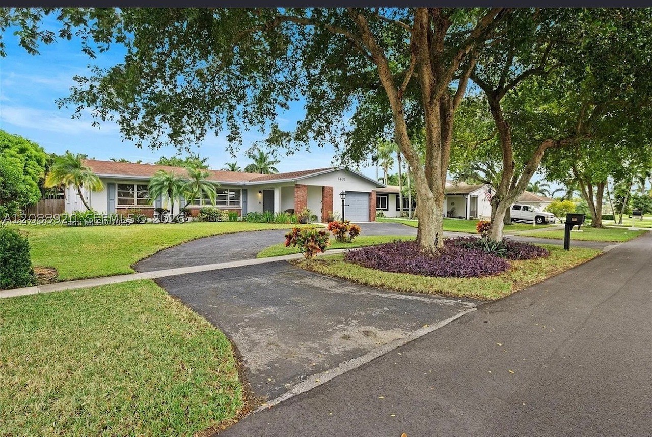 Pembroke Pines photo 2