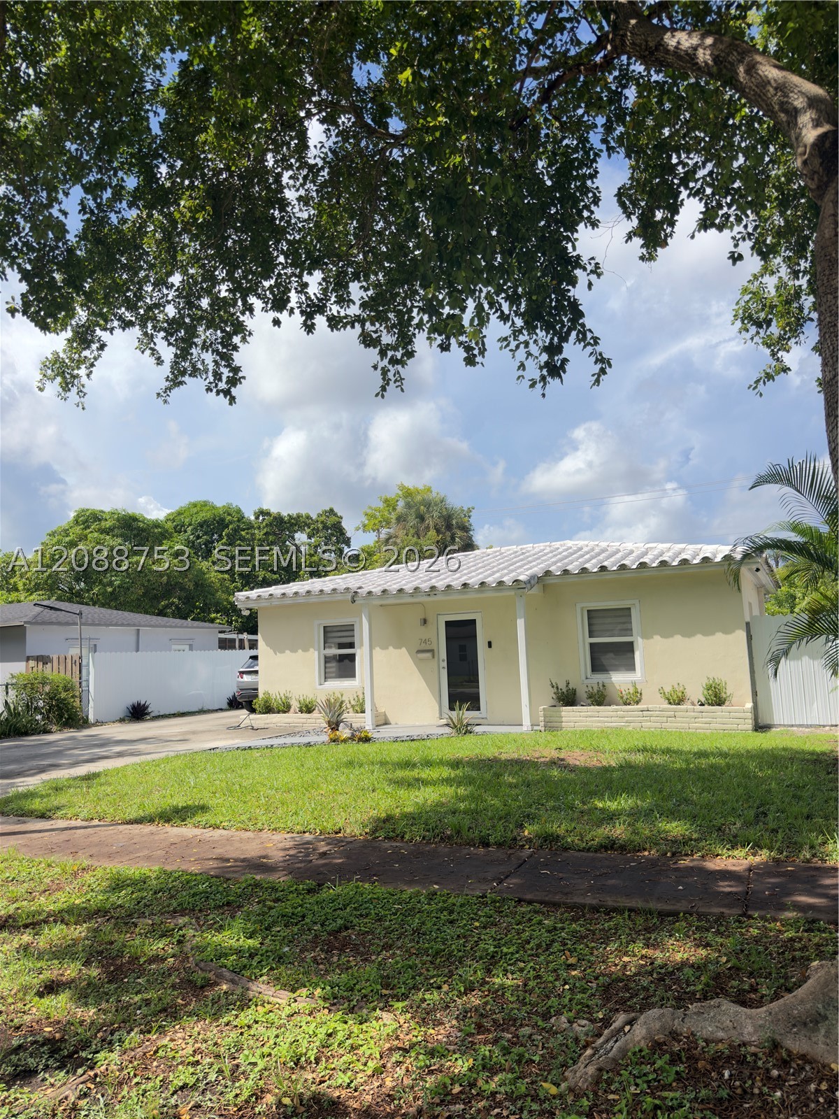 North Miami photo 4