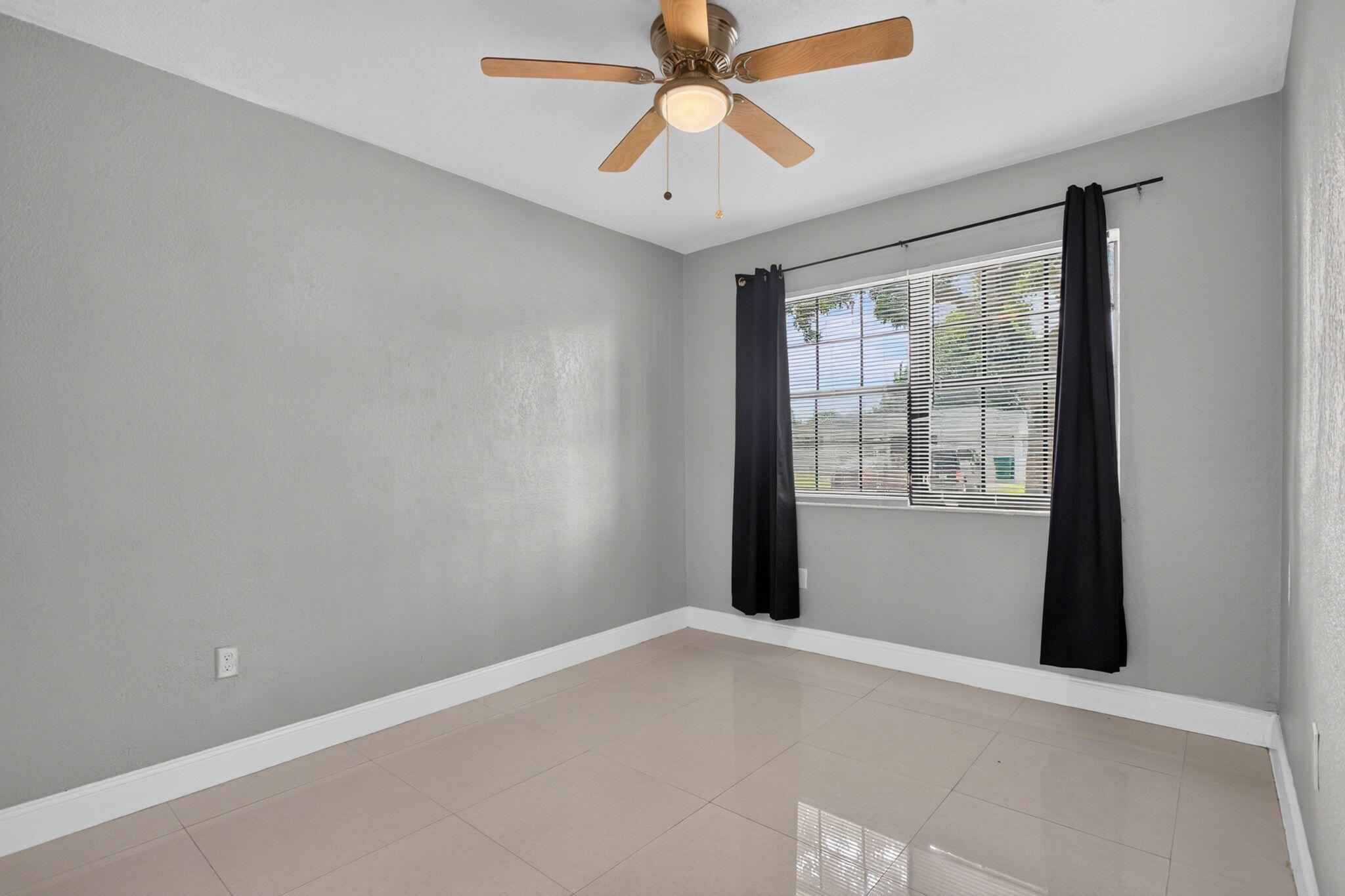 Miramar photo 5