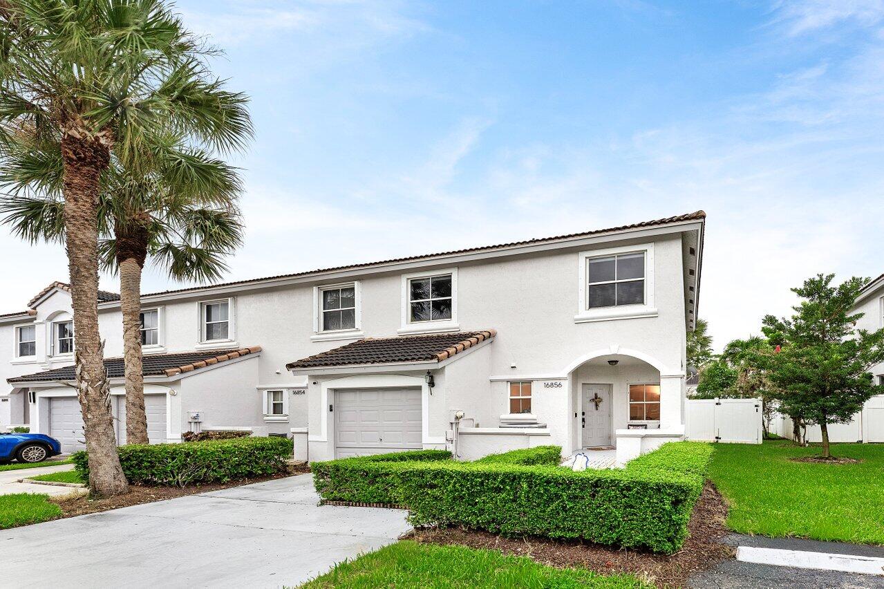 Pembroke Pines photo 2