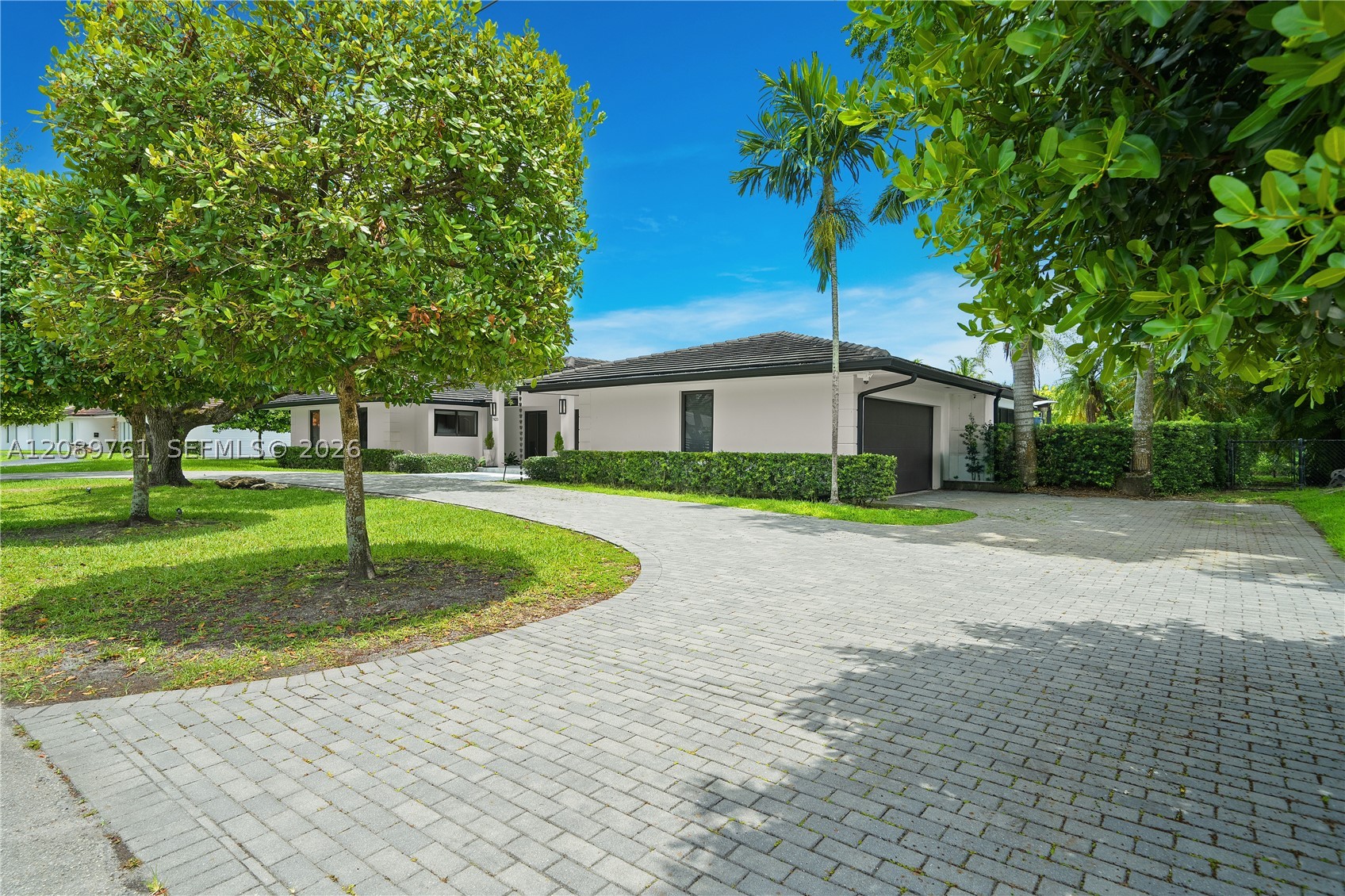 Pinecrest photo 5