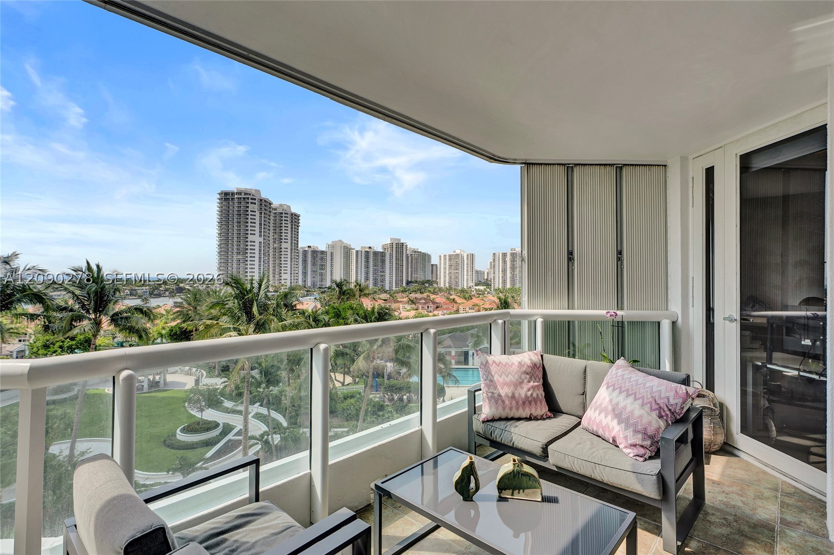 Aventura photo 2