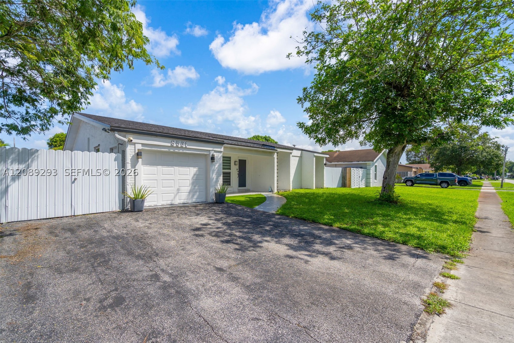 Pembroke Pines photo 2