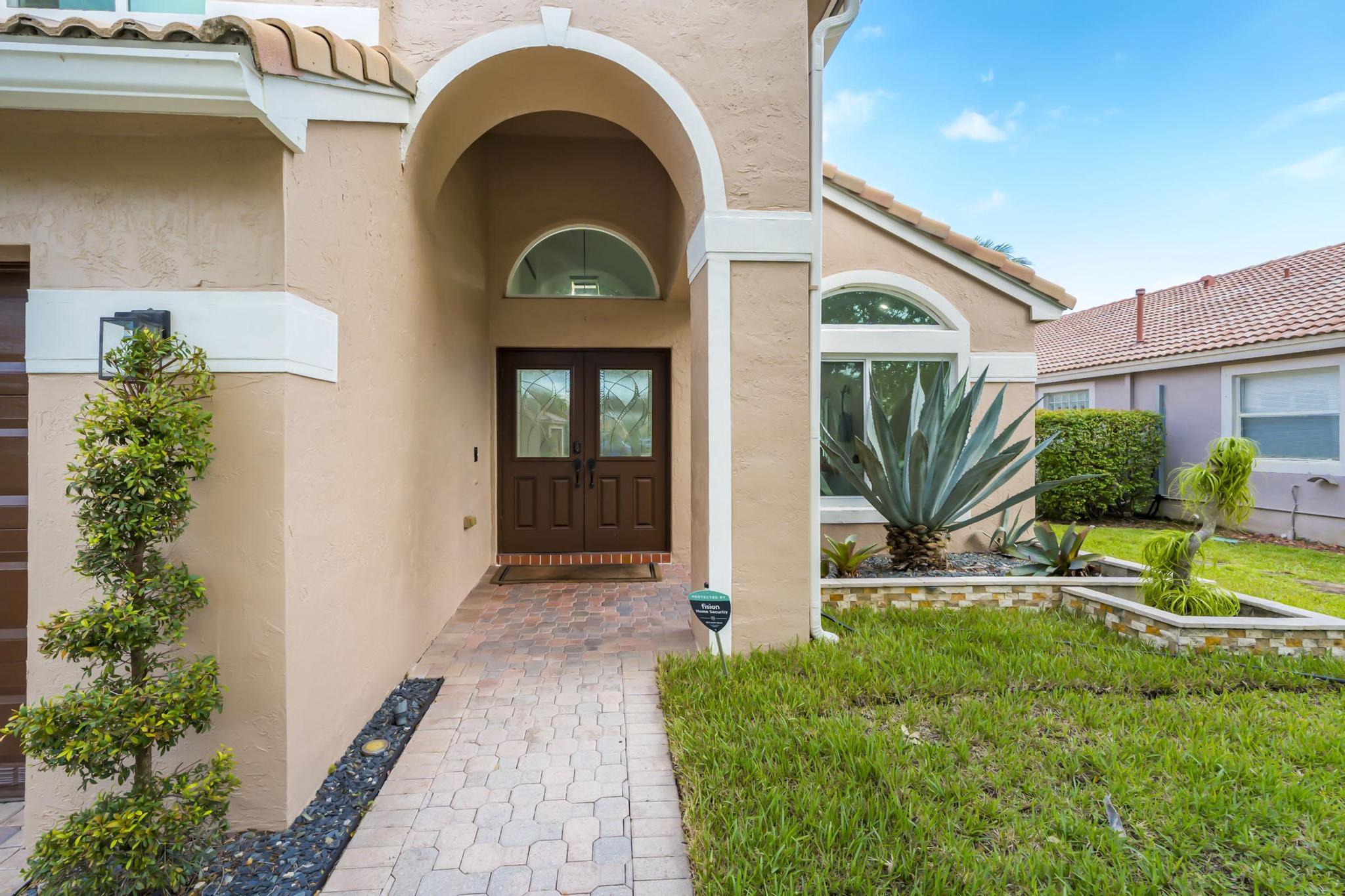 Pembroke Pines photo 2