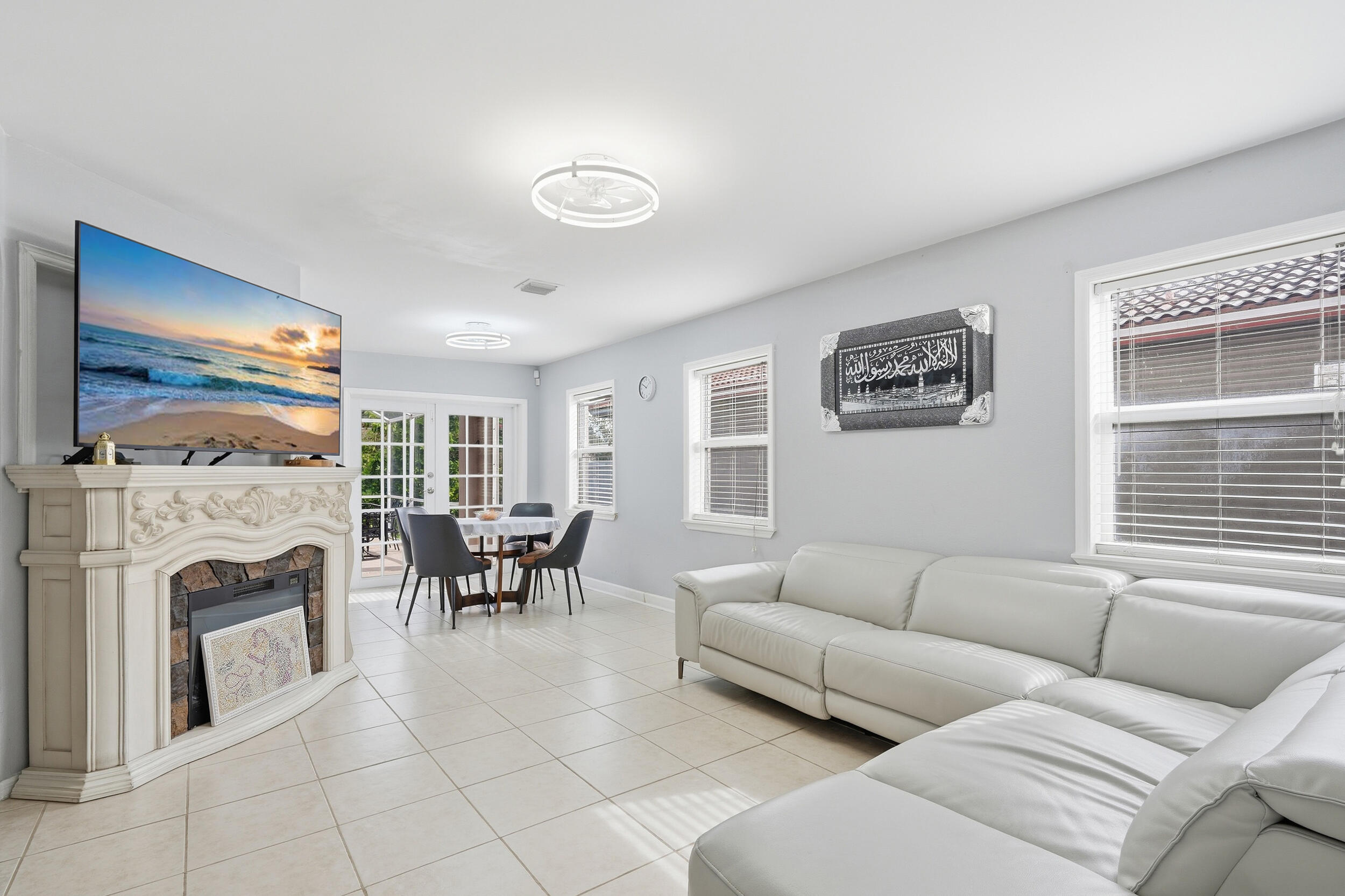 Pembroke Pines photo 3