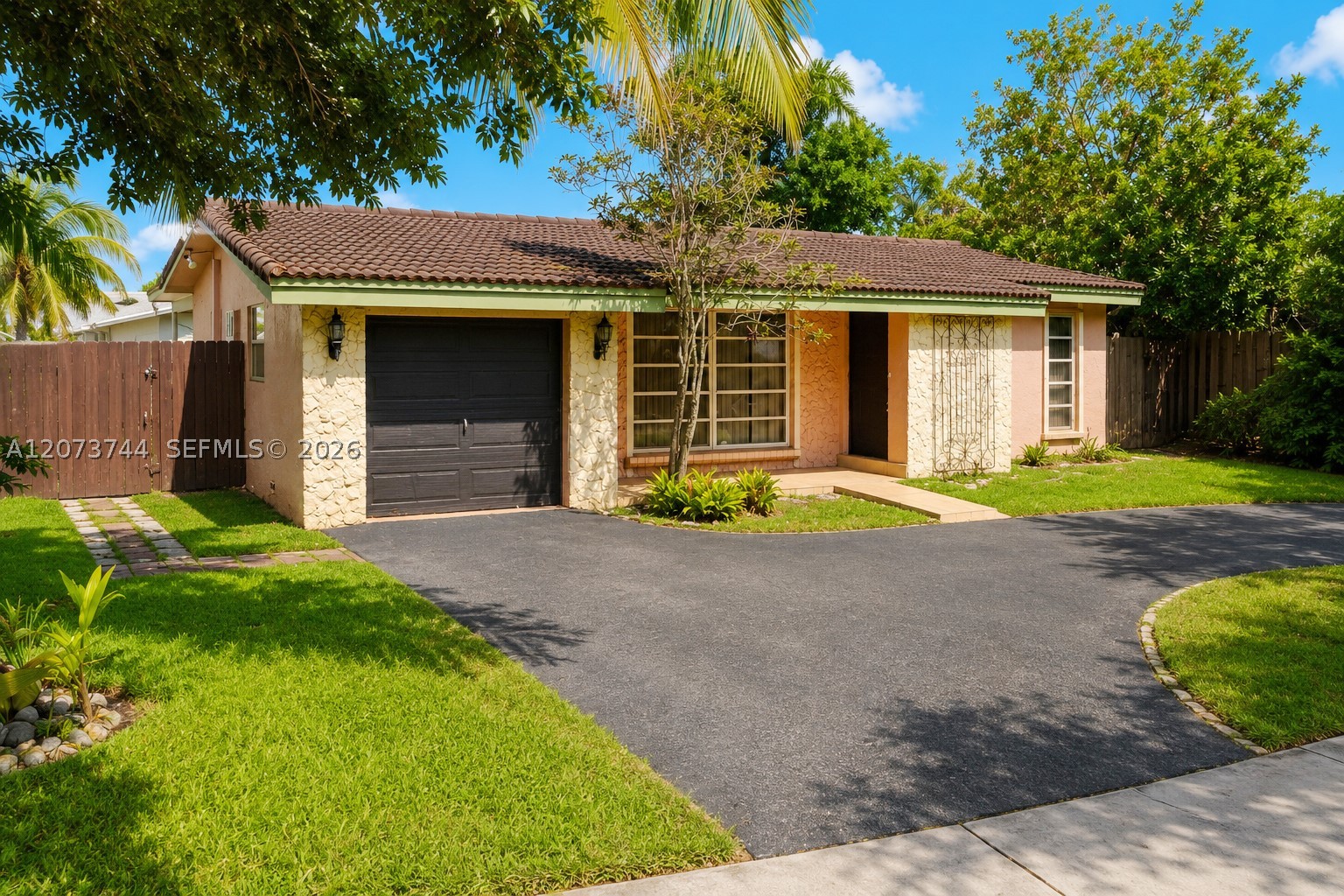 Pembroke Pines photo 2