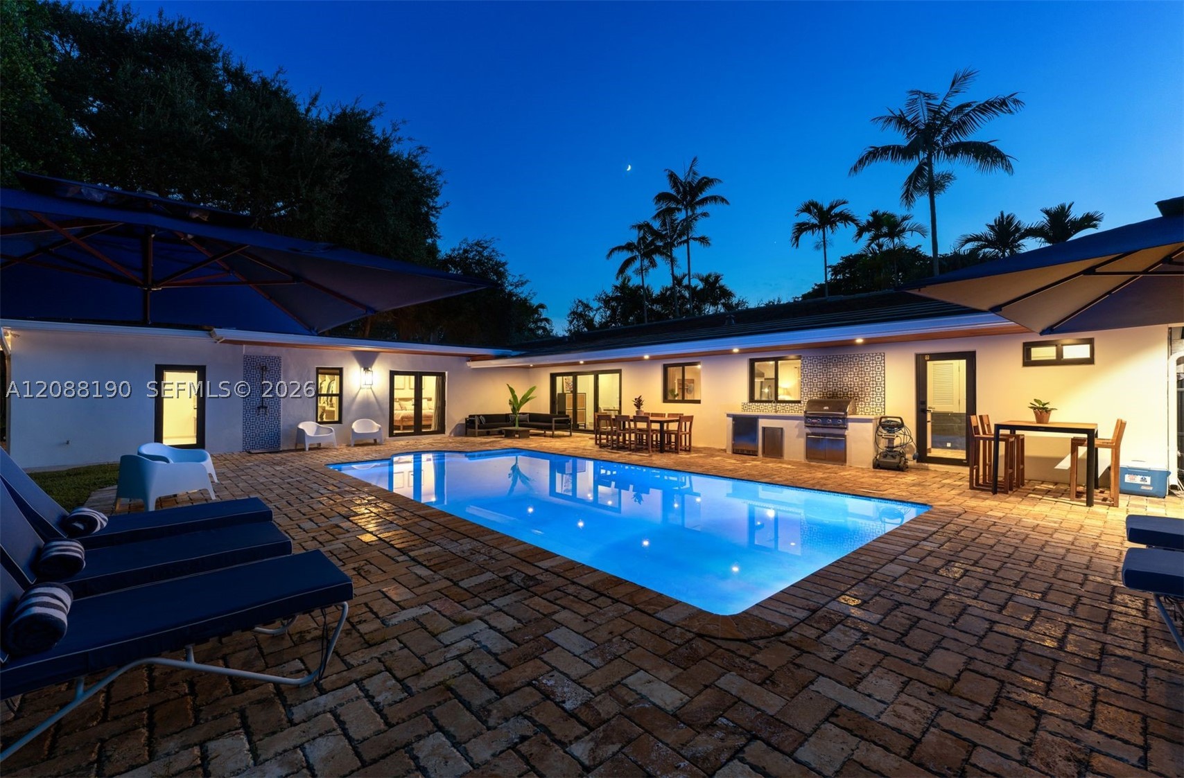 Pinecrest photo 2