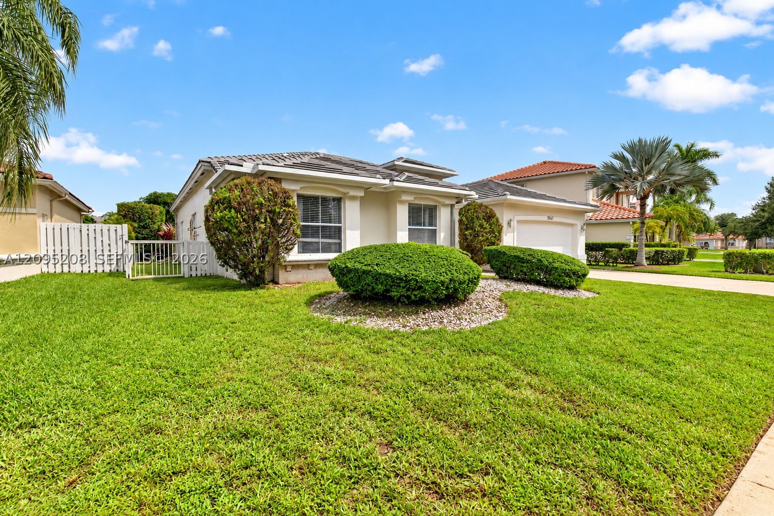 Pembroke Pines photo 2