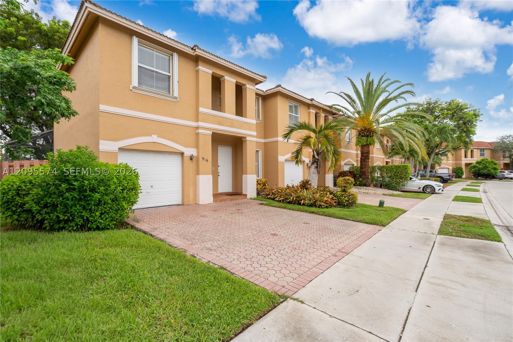 Pembroke Pines photo 2