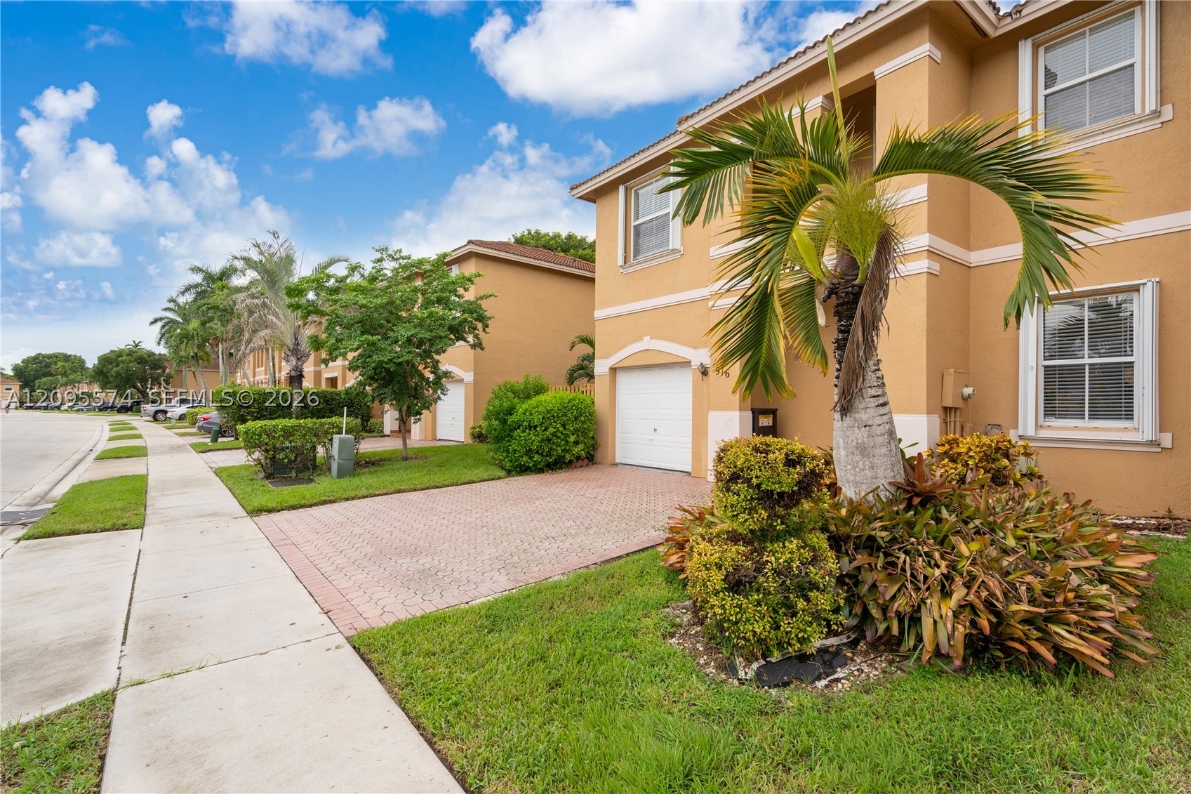 Pembroke Pines photo 3