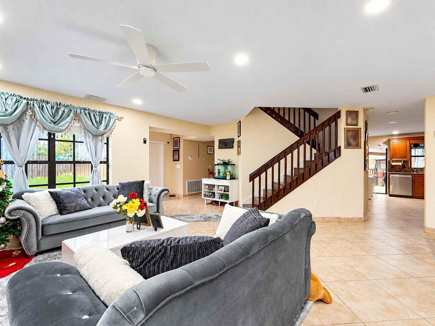 Pembroke Pines photo 3