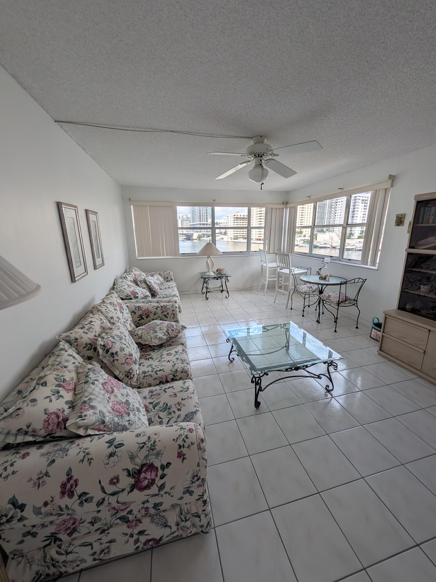 Hallandale Beach photo 2
