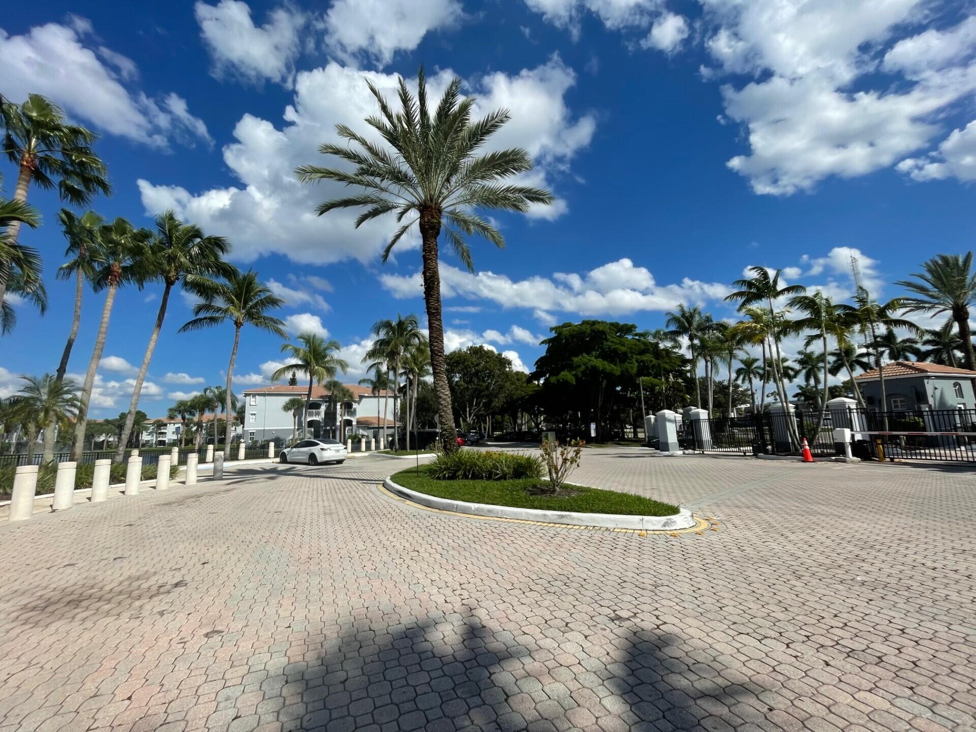 Pembroke Pines photo 2