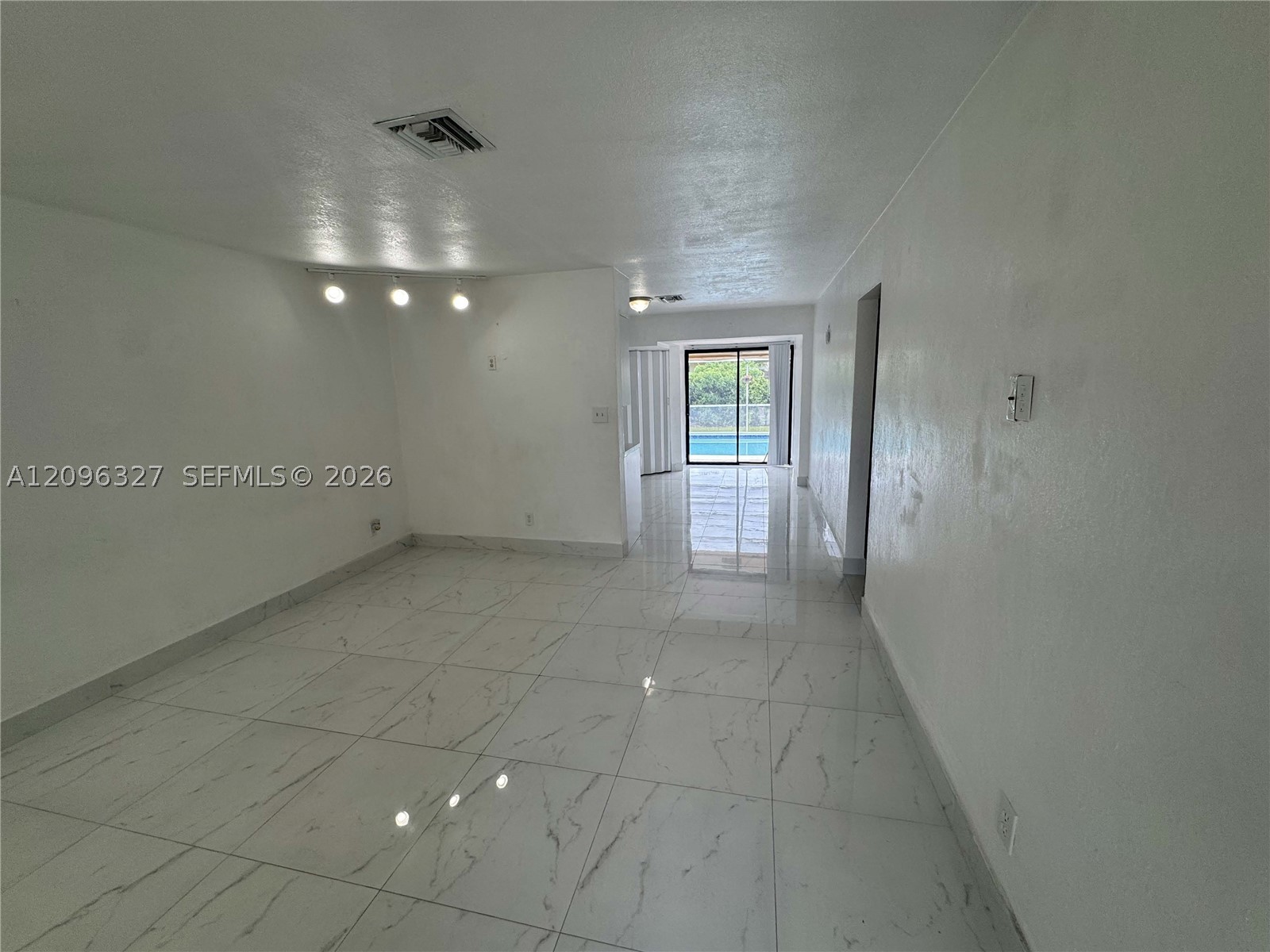 Hallandale Beach photo 2